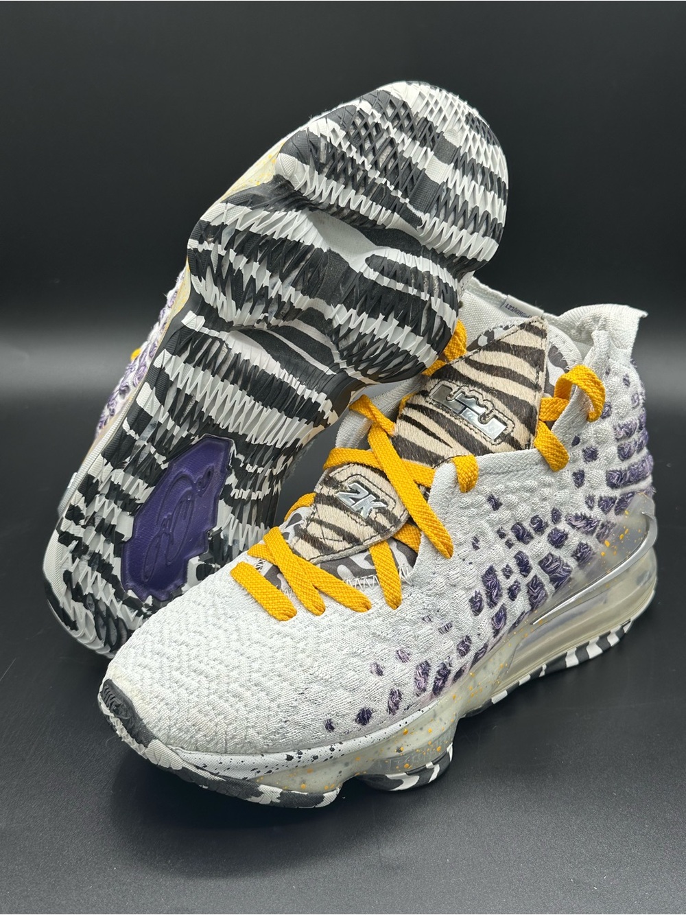 Nike LeBron 17 Bron 2K Playoffs White Gold Purple Lakers BQ3177-101 Size 5.5